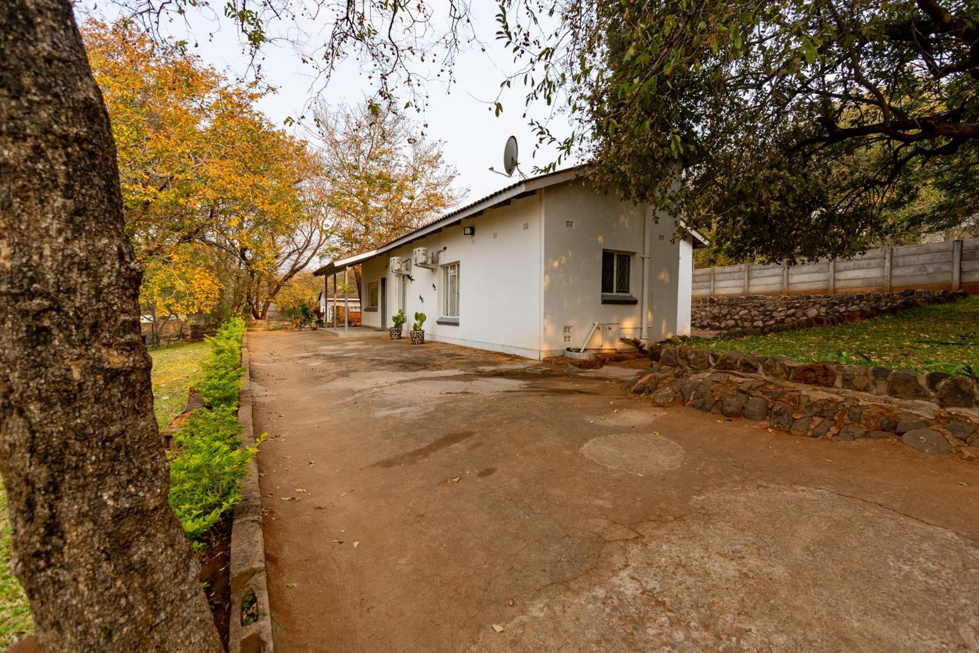 Wood Road Guest Lodge Victoria Falls Luaran gambar