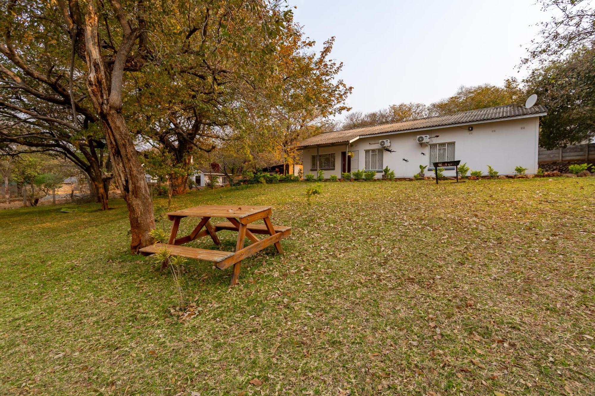 Wood Road Guest Lodge Victoria Falls Luaran gambar